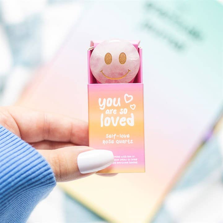 Happy Face Crystal | Rosenkvarts – En påminnelse om självkärlek och välbefinnande