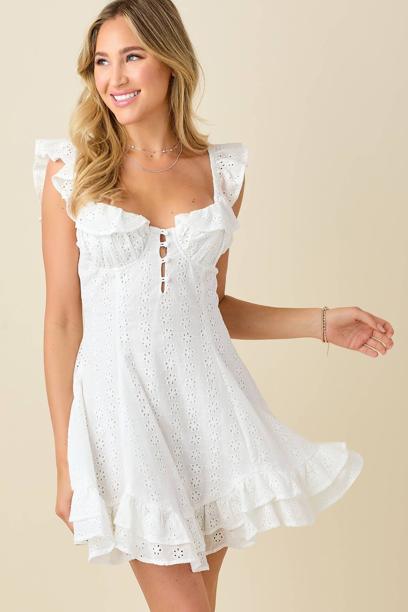 Celeene Dress | Hjärtformad urringning, volanger och broderie anglaise