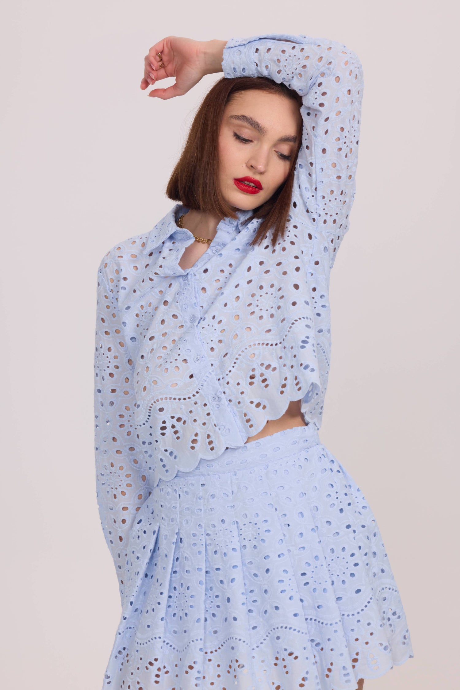 Blus med broderade detaljer – 100 % bomull