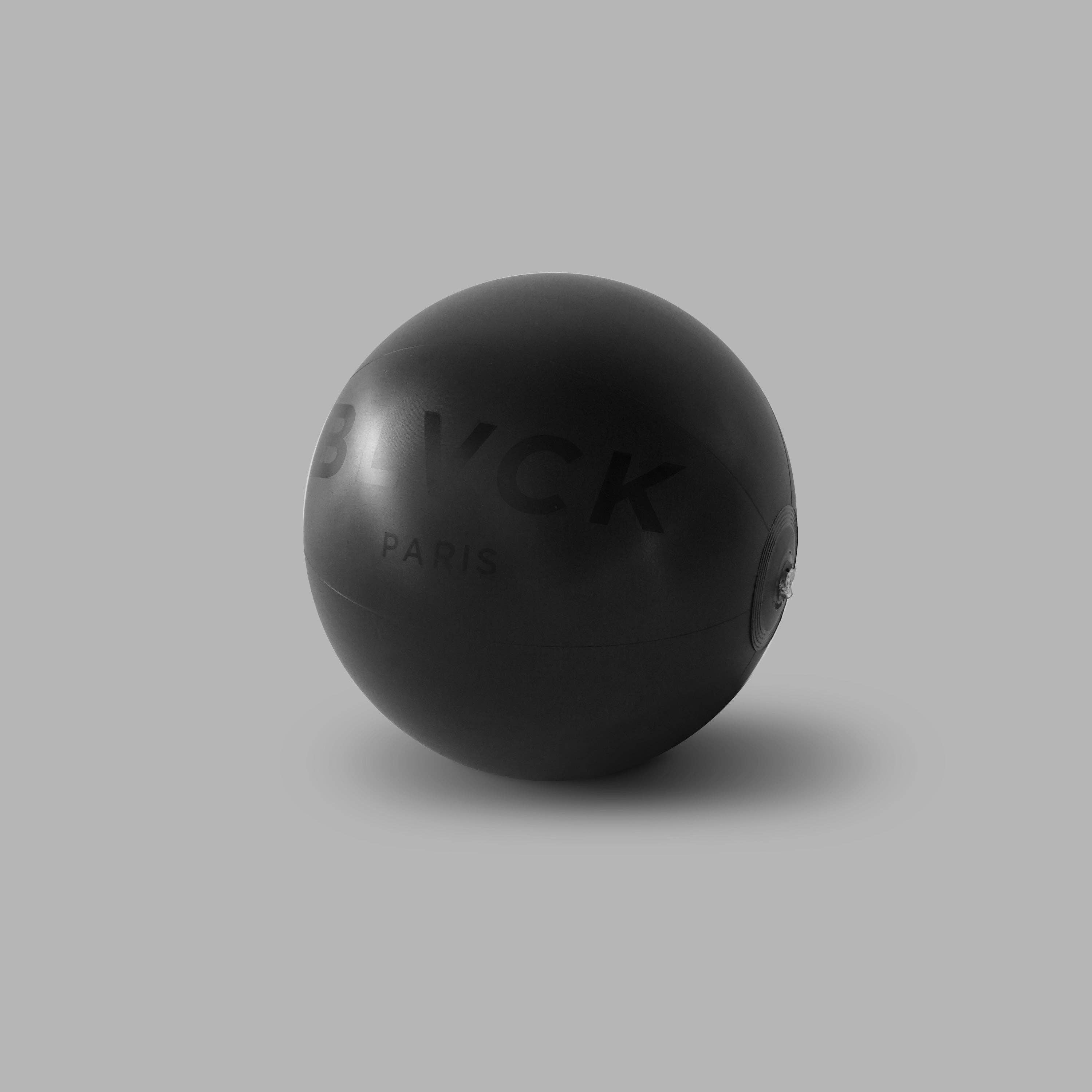 Schwarzer Wasserball