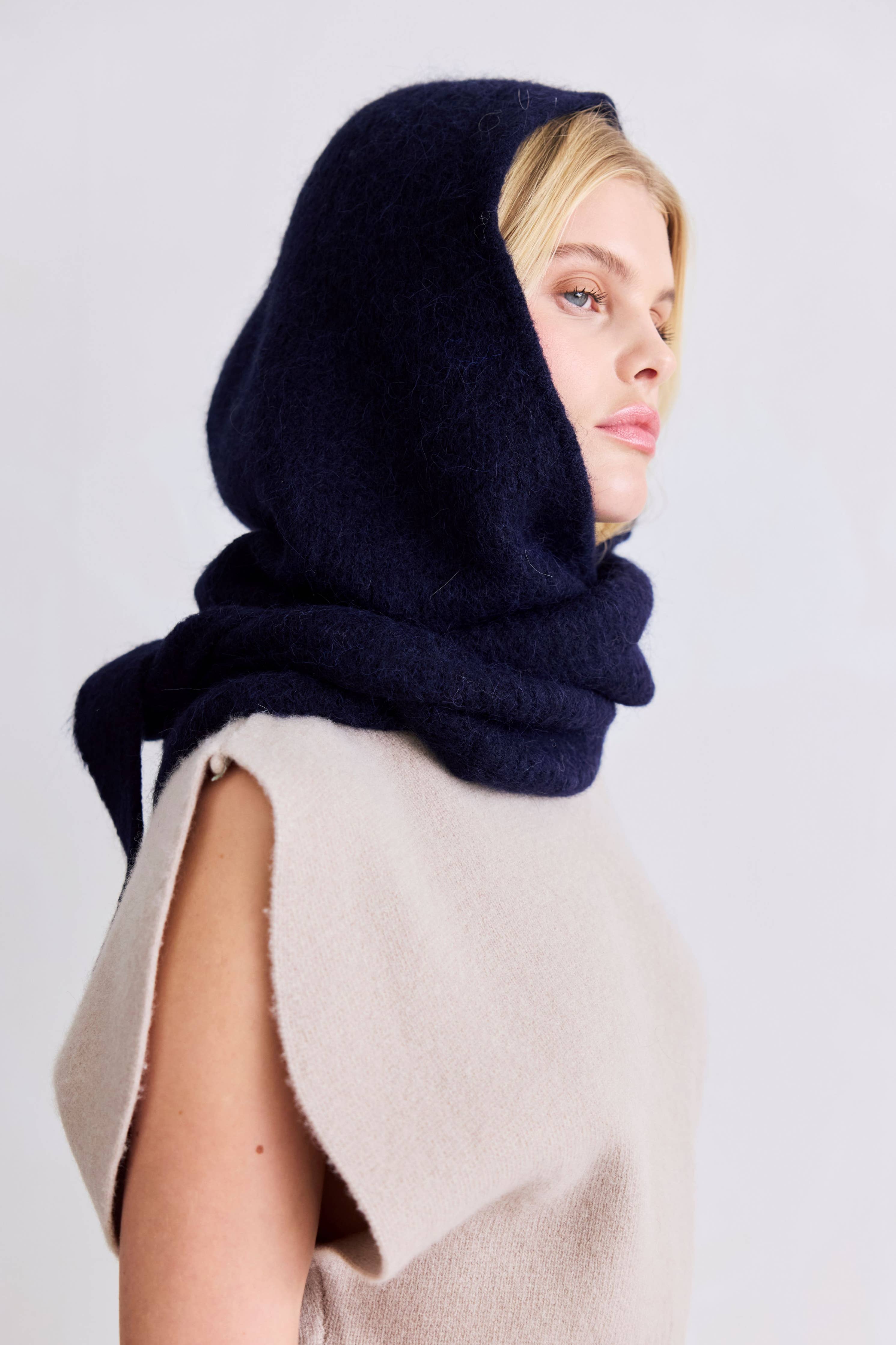 Alpaca Hooded Scarf i Djuphavsblå | Arctic Fox & Co.