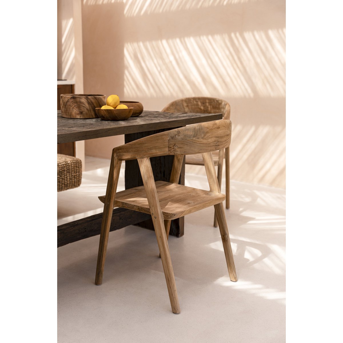 La chaise de salle à manger Teluk – chaise de salle à manger artisanale en bois de teck recyclé