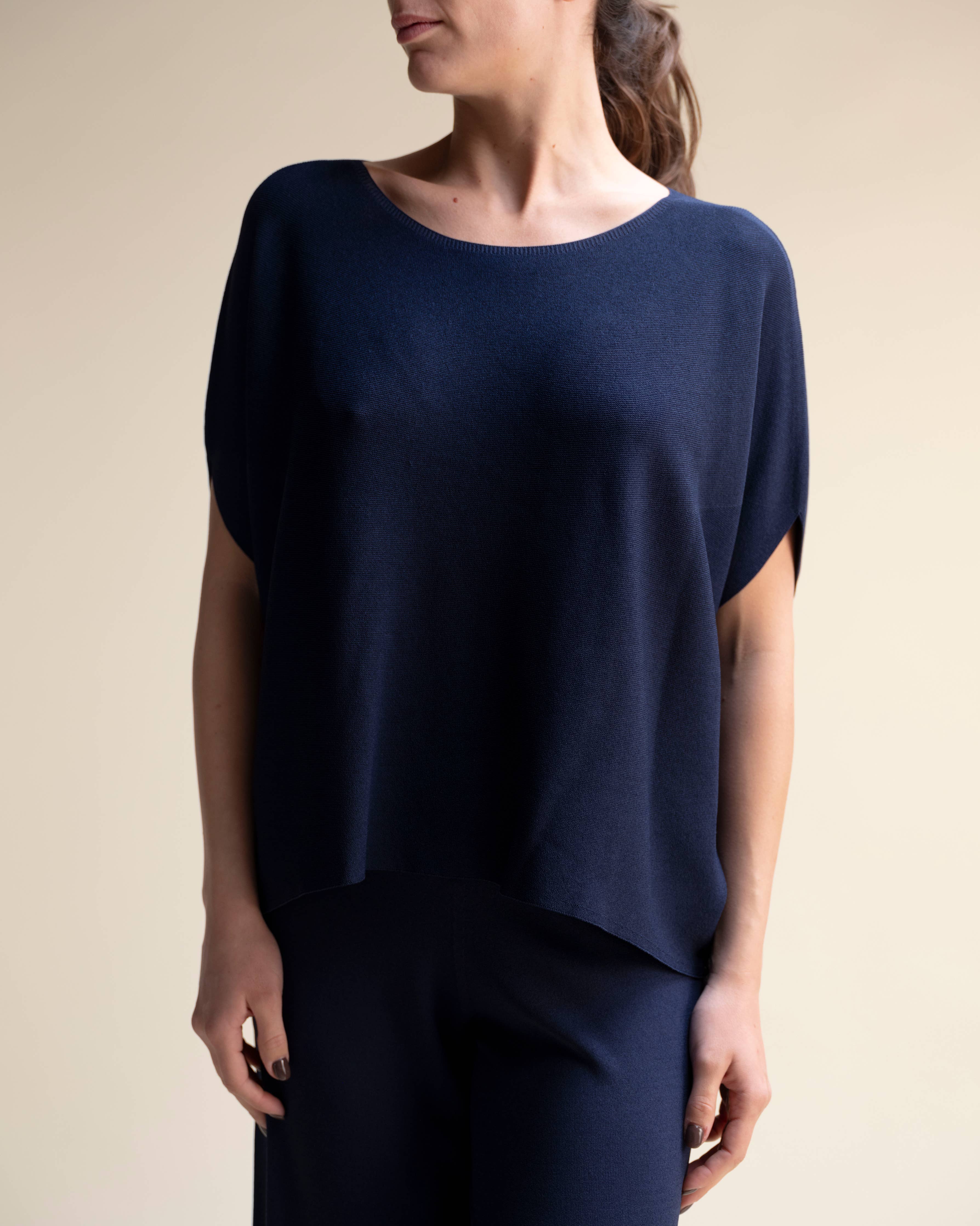 Kimono-inspirerad topp i mjuk 3D-stickad viskos | Lèmme