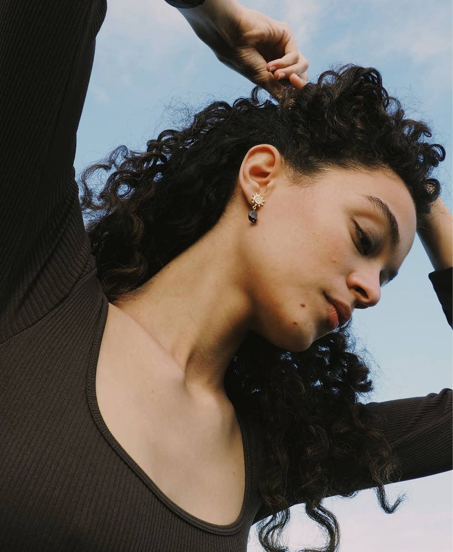 Naissance Sun & Stone Earrings – Handgjorda örhängen med kristaller från Ann Acid