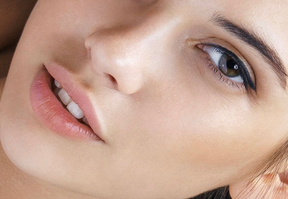 Följ med in i peptidernas värld – ingredienserna som verkligen kan förändra hudens åldrande