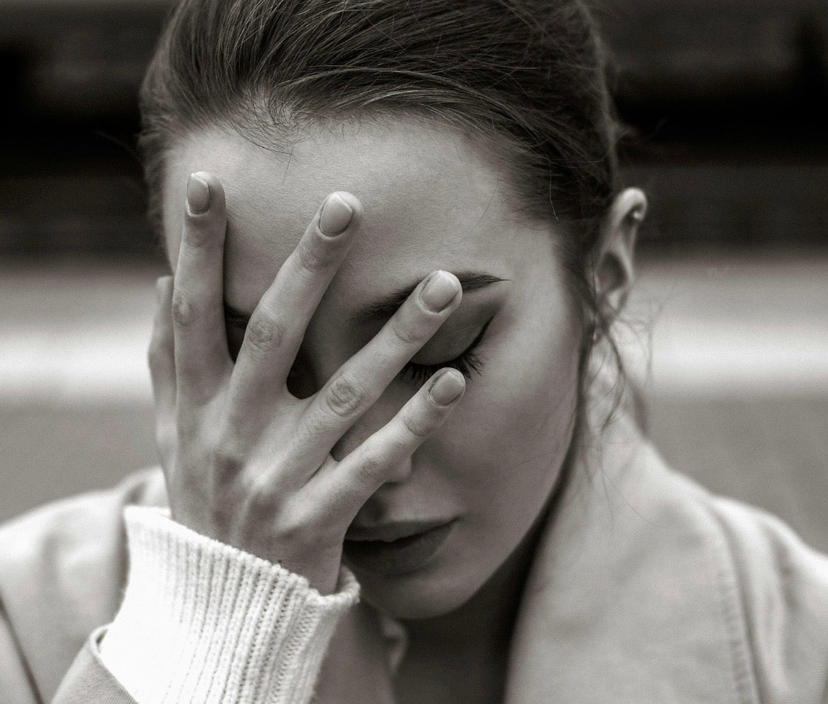 Hur vet man om någon vill en illa? Tecken på subtil förminskning och emotionell manipulation