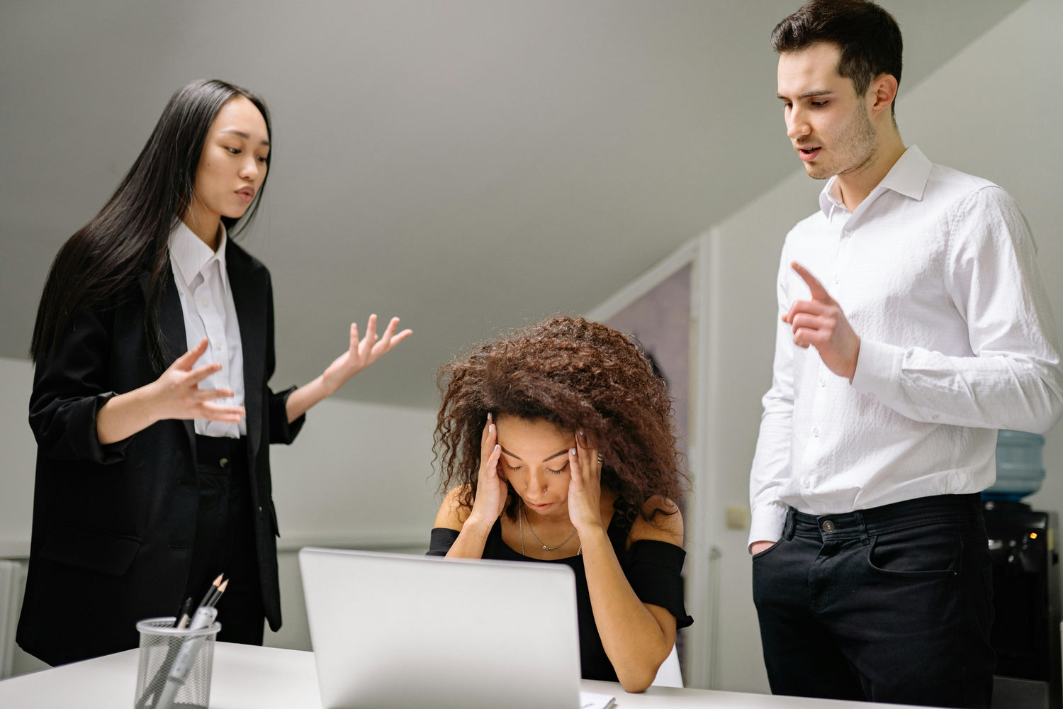 7 tecken på att ditt nervsystem har fastnat i stressläge