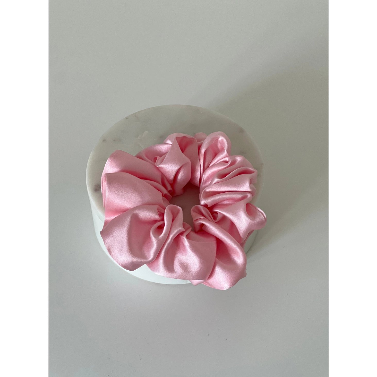 Hellrosa Scrunchie aus reiner Seide