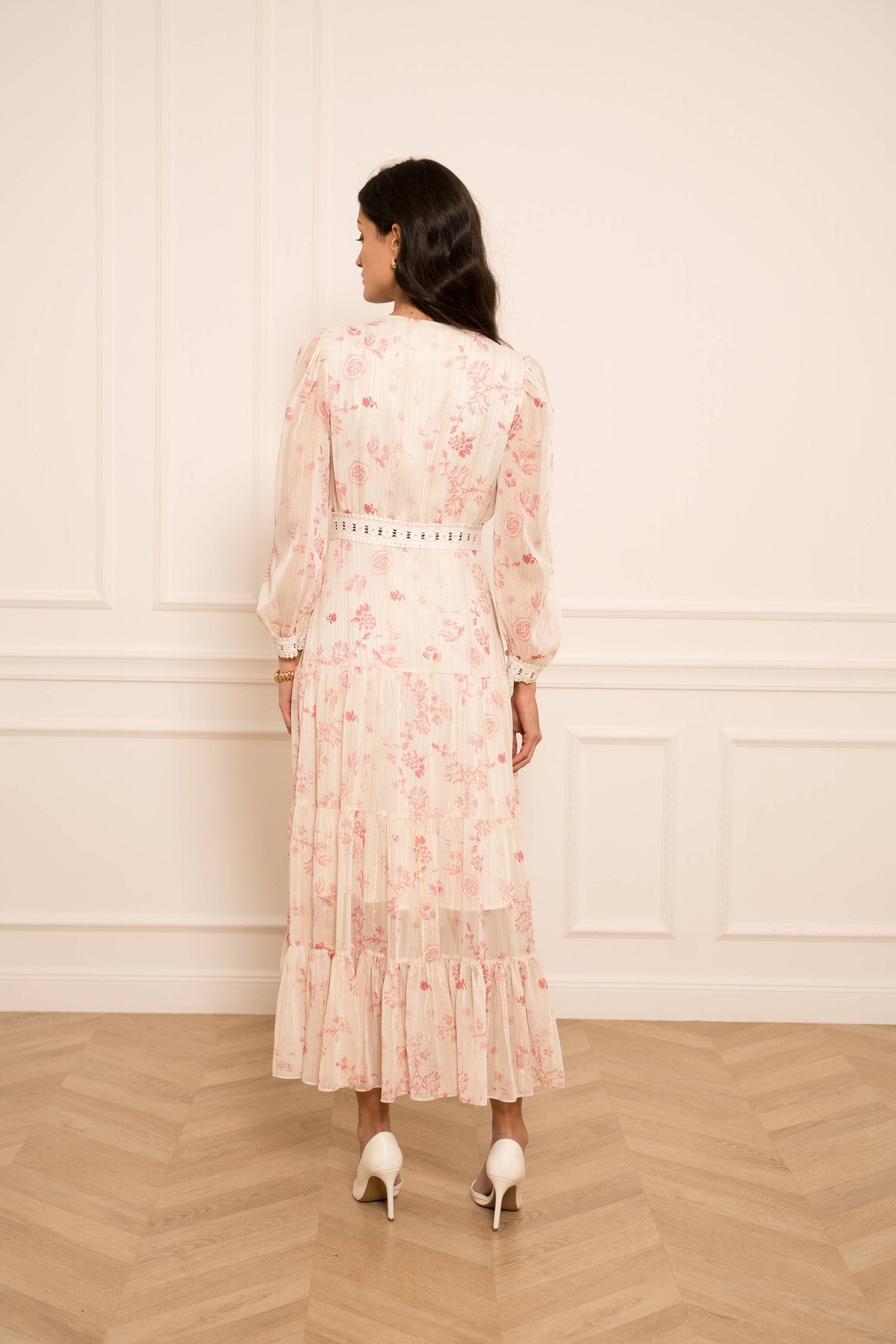 Avril Maxikleid mit Spitzendetails – Blumenmuster