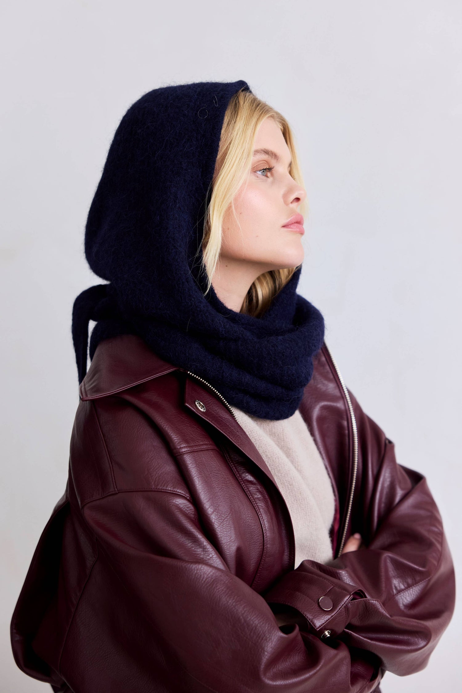 Alpaca Hooded Scarf i Djuphavsblå | Arctic Fox &amp; Co.
