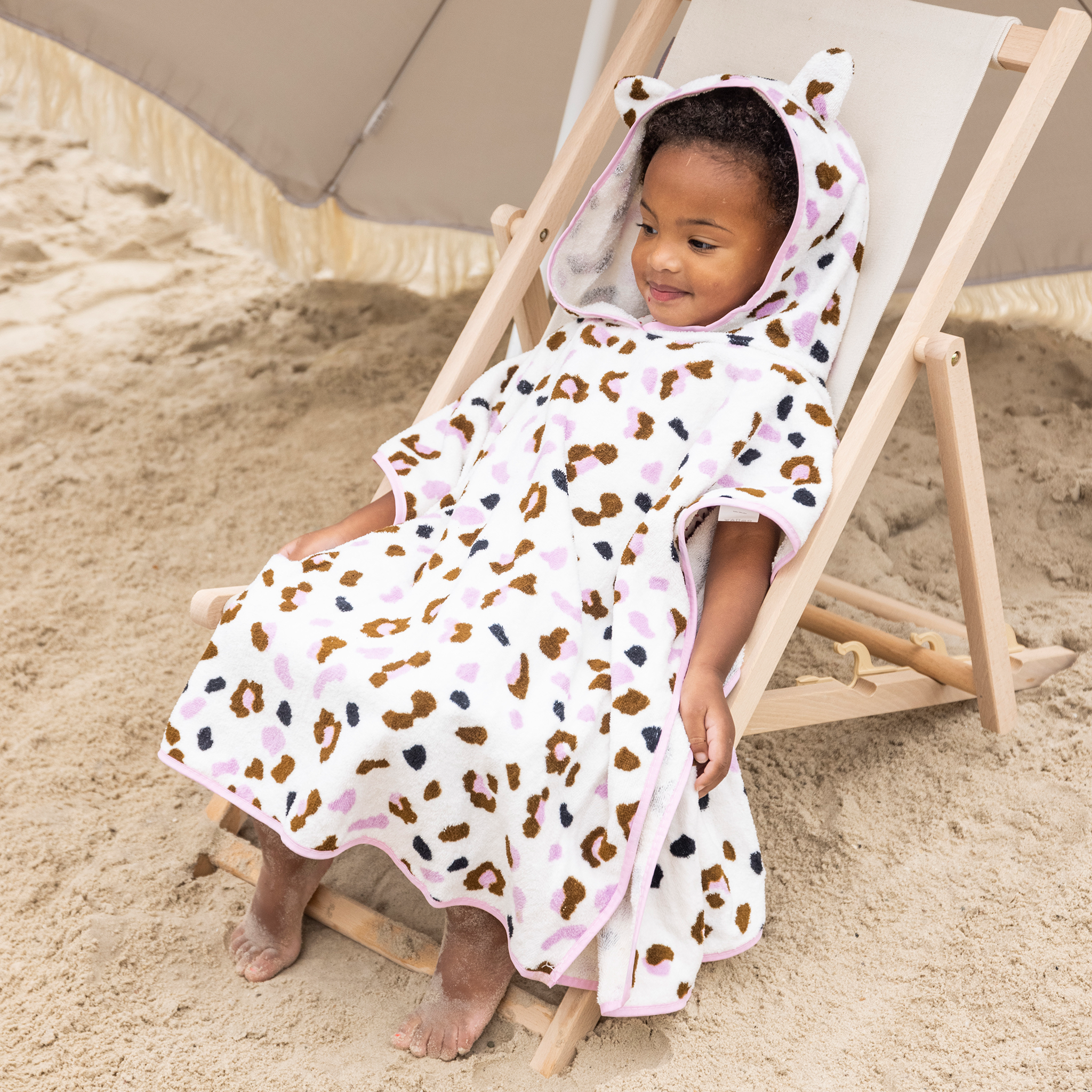 Swim Essentials Beach Poncho in Offwhite Panther Print 65 x 65 cm