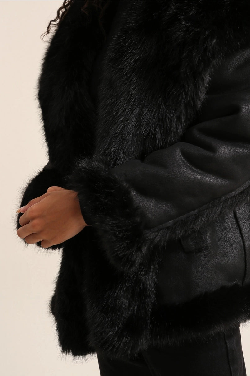 Jacke in Wildlederoptik mit Kunstfell