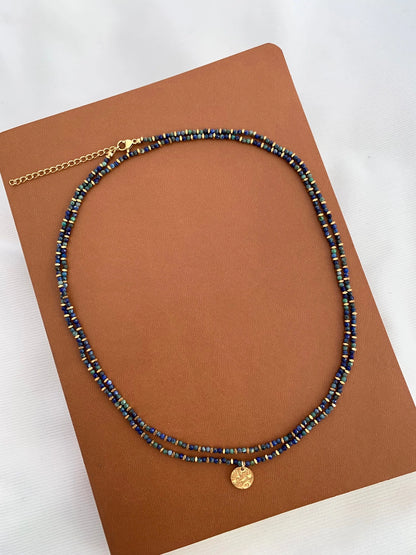 Halsband av Lapis Lazuli-stenar + Guldförgyld Serpentinkedja, Victoire Collection