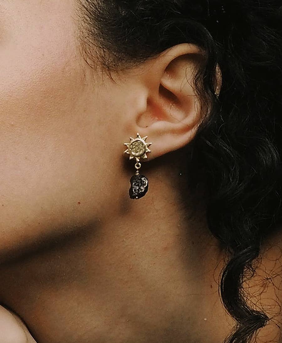 Naissance Sun &amp; Stone Earrings – Handgjorda örhängen med kristaller från Ann Acid