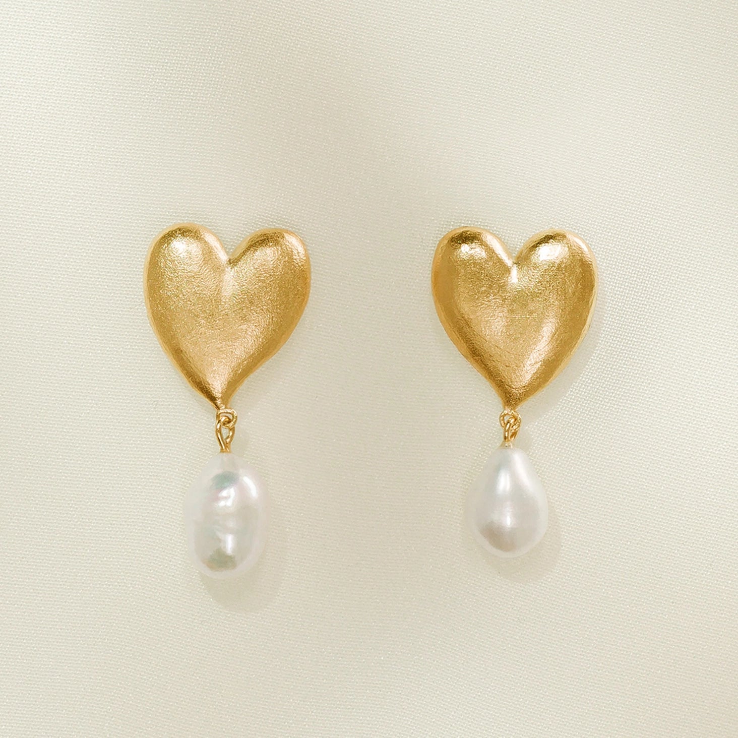 Ángel Earrings | 18k Gold with genuine drops of mother of pearl| Agape Studio Jewelry