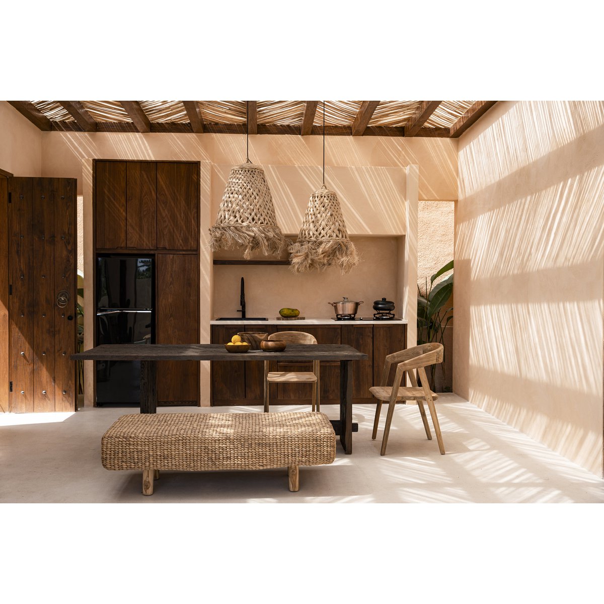 The Water Hyacinth Bench – handgjord bänk i vattenhyacint och trä