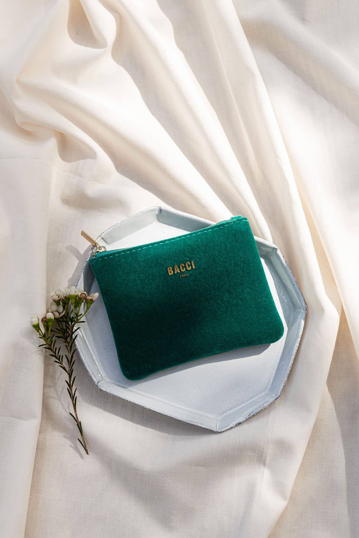 Guldarmband Adriana med smaragdgrön emalj | Bacci Paris