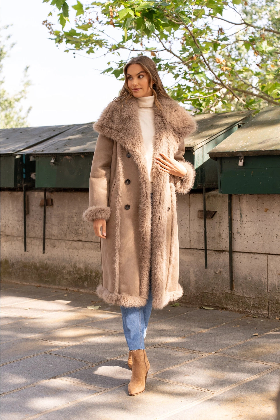 Manteau en faux daim avec fourrure synthétique