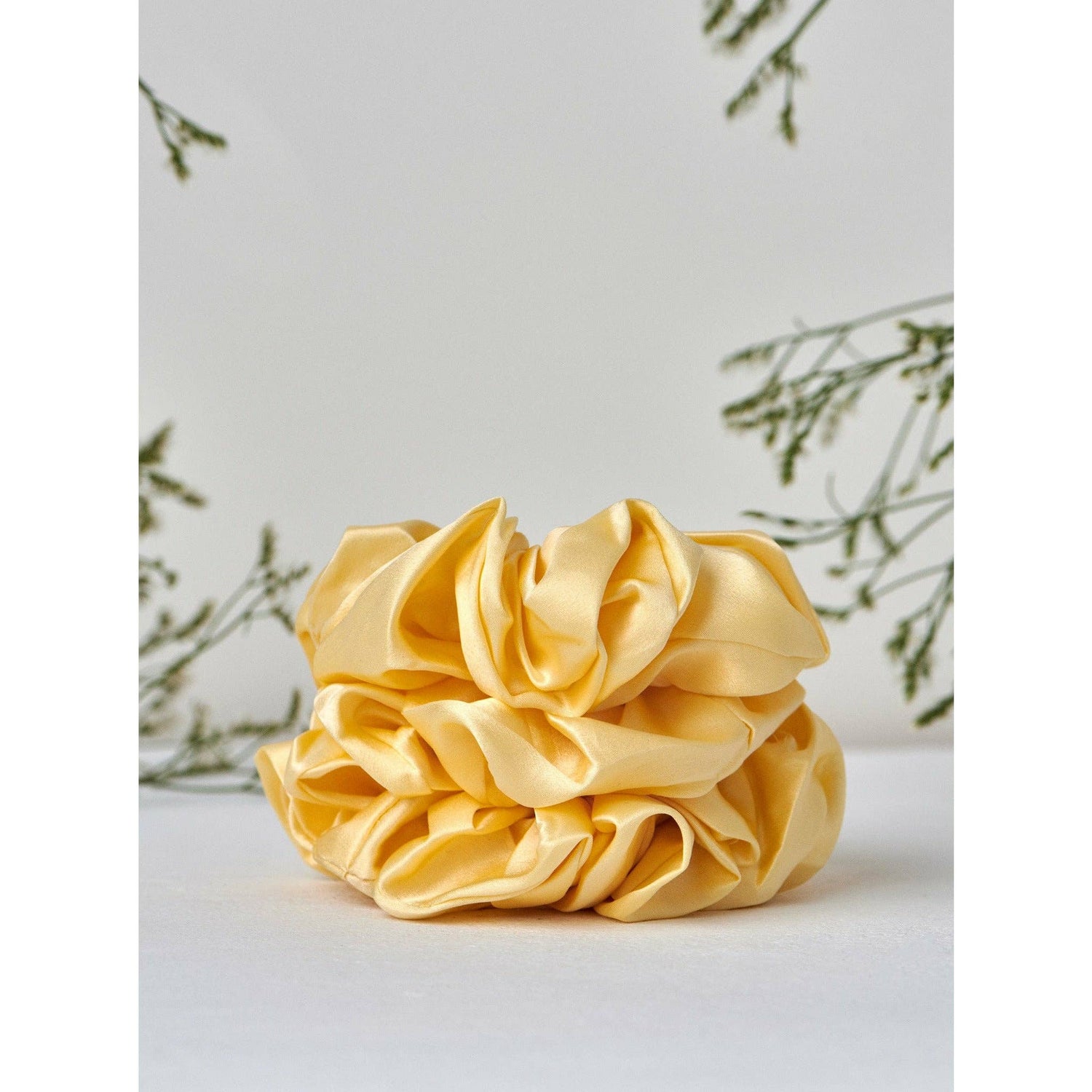 SYLKI Siden Scrunchie – Pastellgul