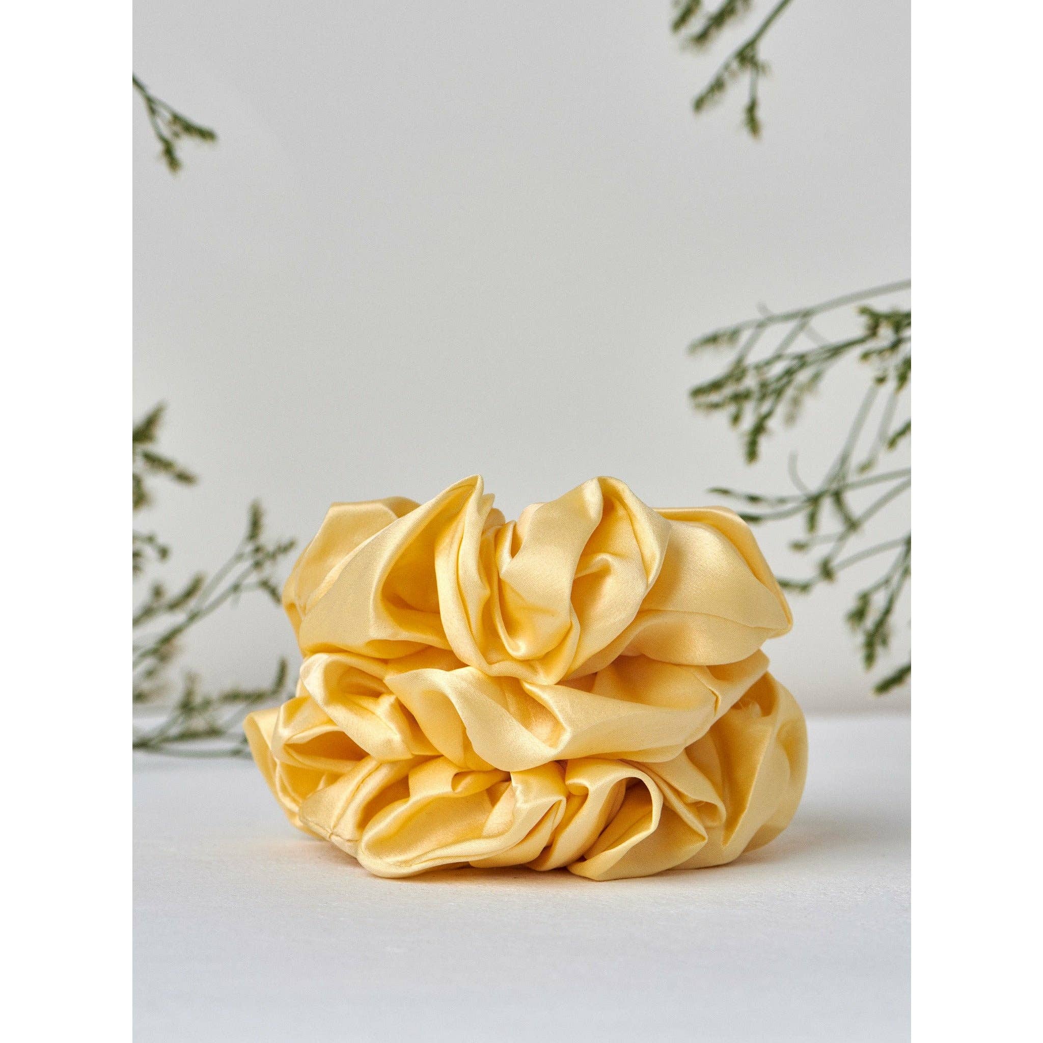 SYLKI Siden Scrunchie – Pastellgul