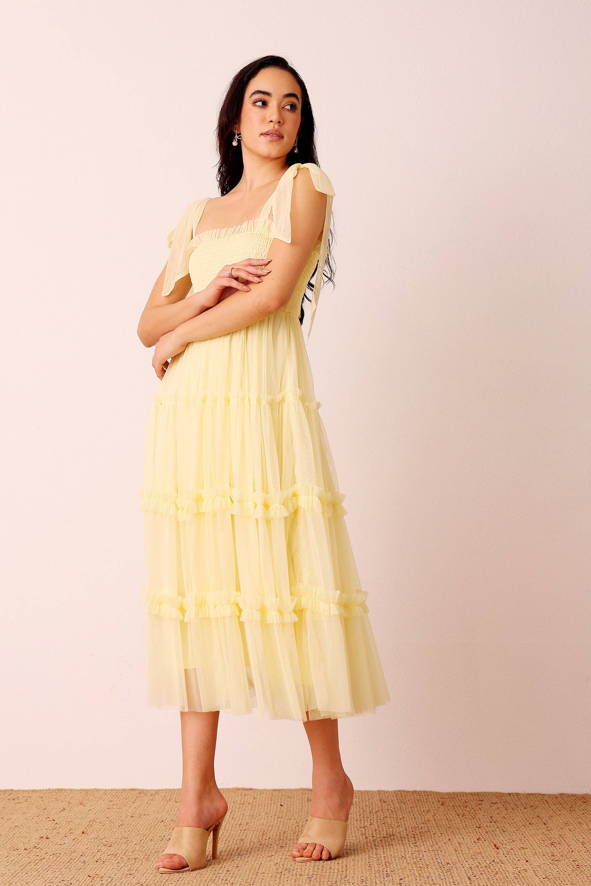 Louise Midikleid in Butterblume – Lace &amp; Beads
