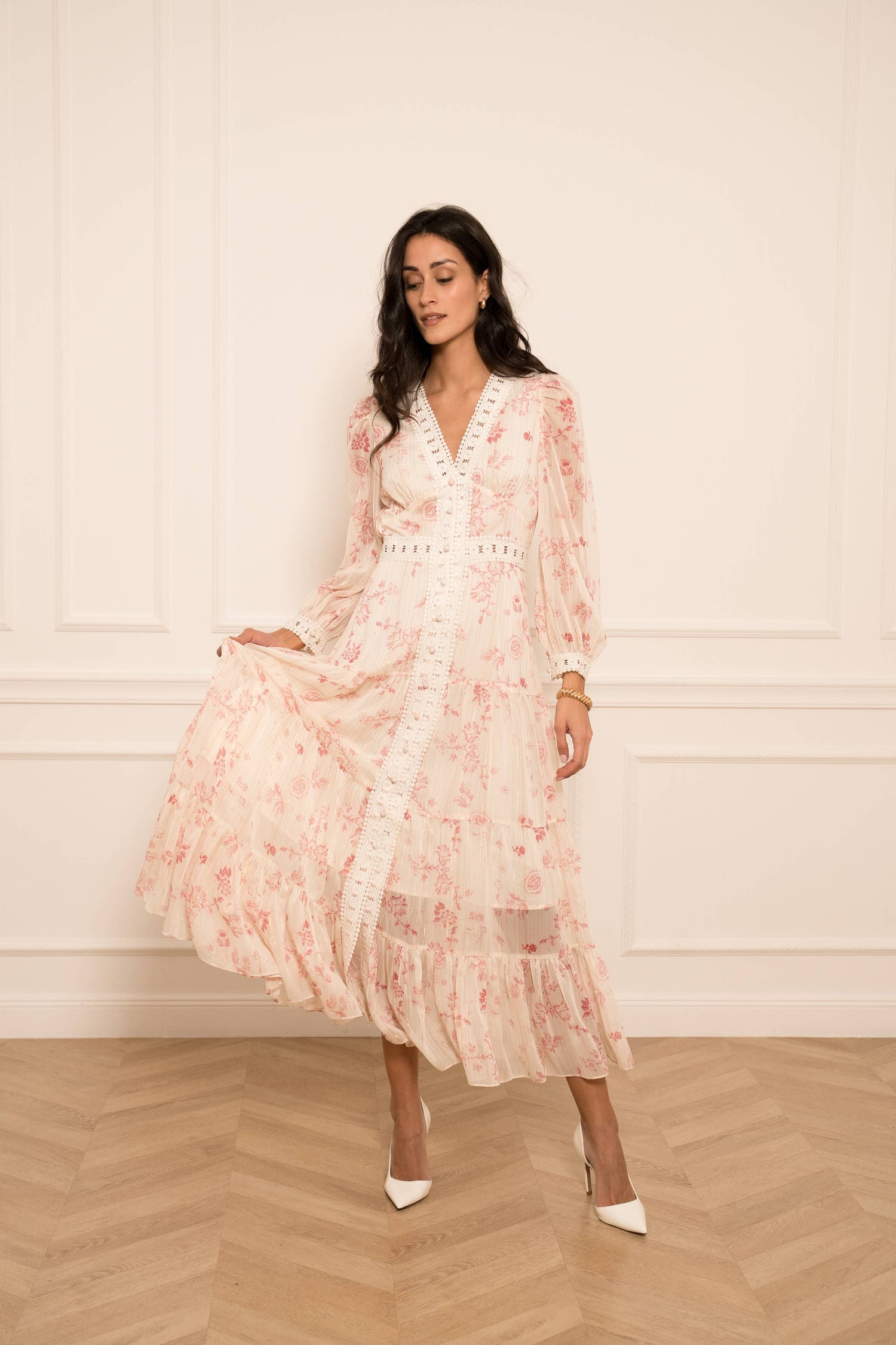 Avril Maxikleid mit Spitzendetails – Blumenmuster
