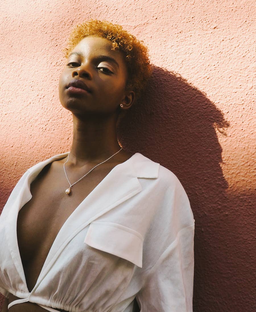 Cara Pearl Pendant – Handgjord elegans med pärla i 18k guldplätering