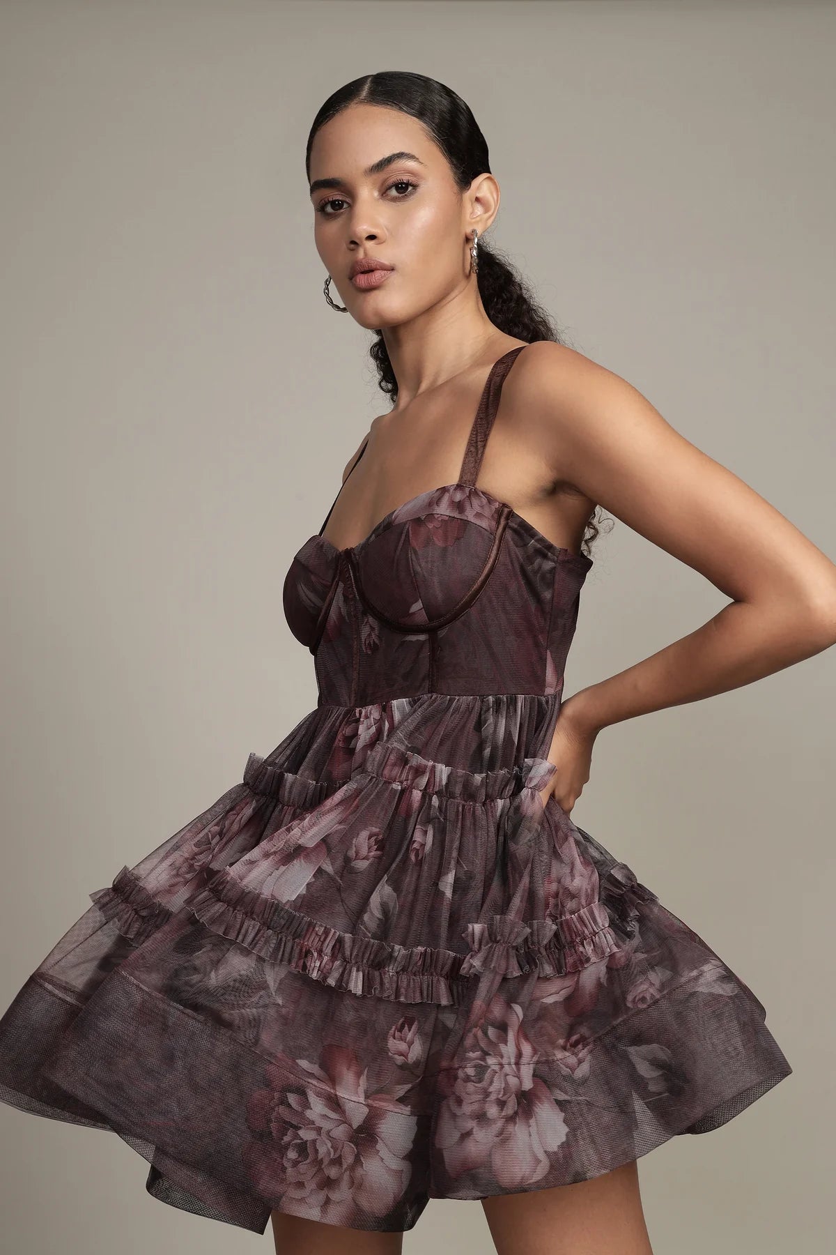 Lace &amp; Beads – Mini-robe Raelynn à imprimé floral prune
