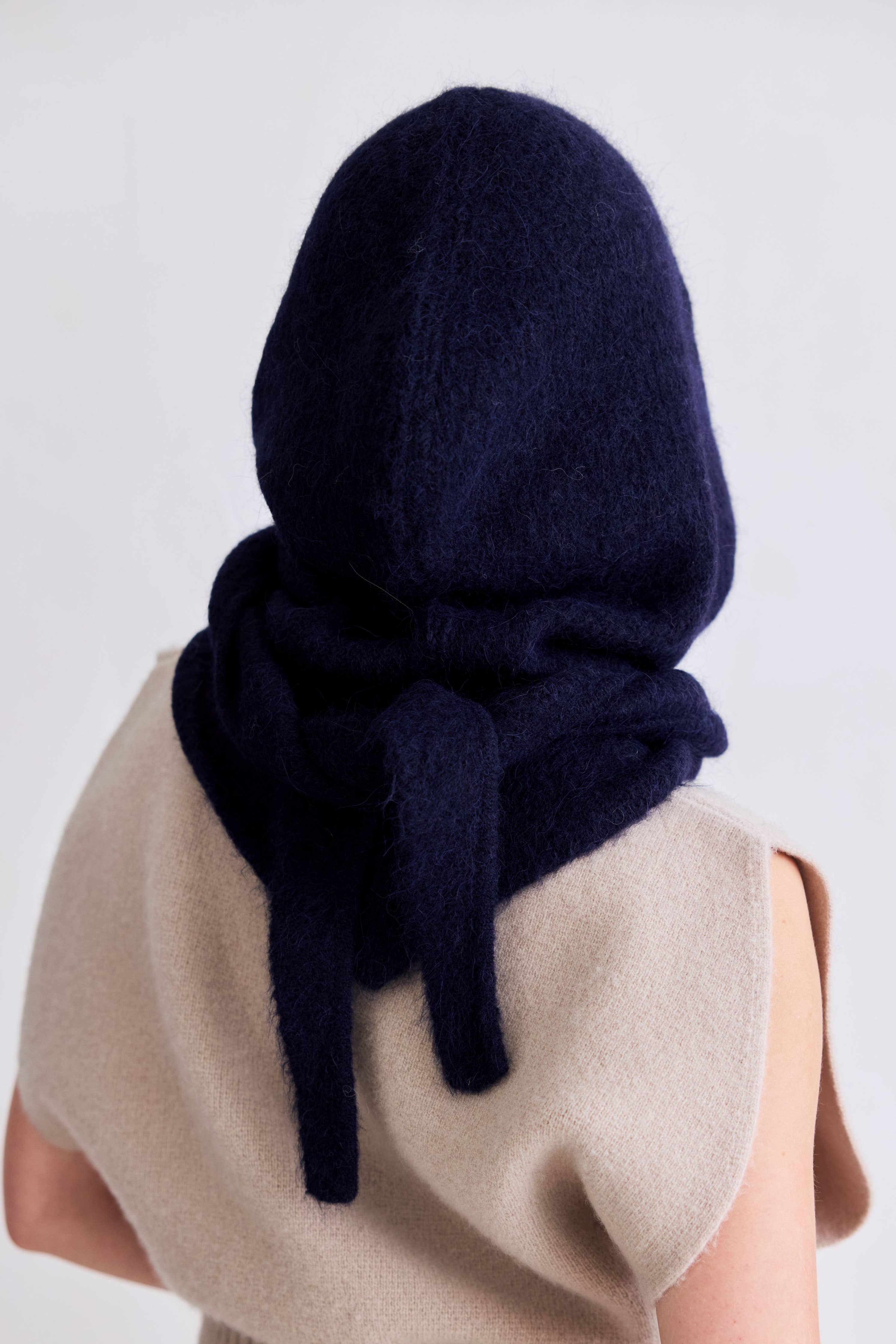 Alpaca Hooded Scarf i Djuphavsblå | Arctic Fox &amp; Co.