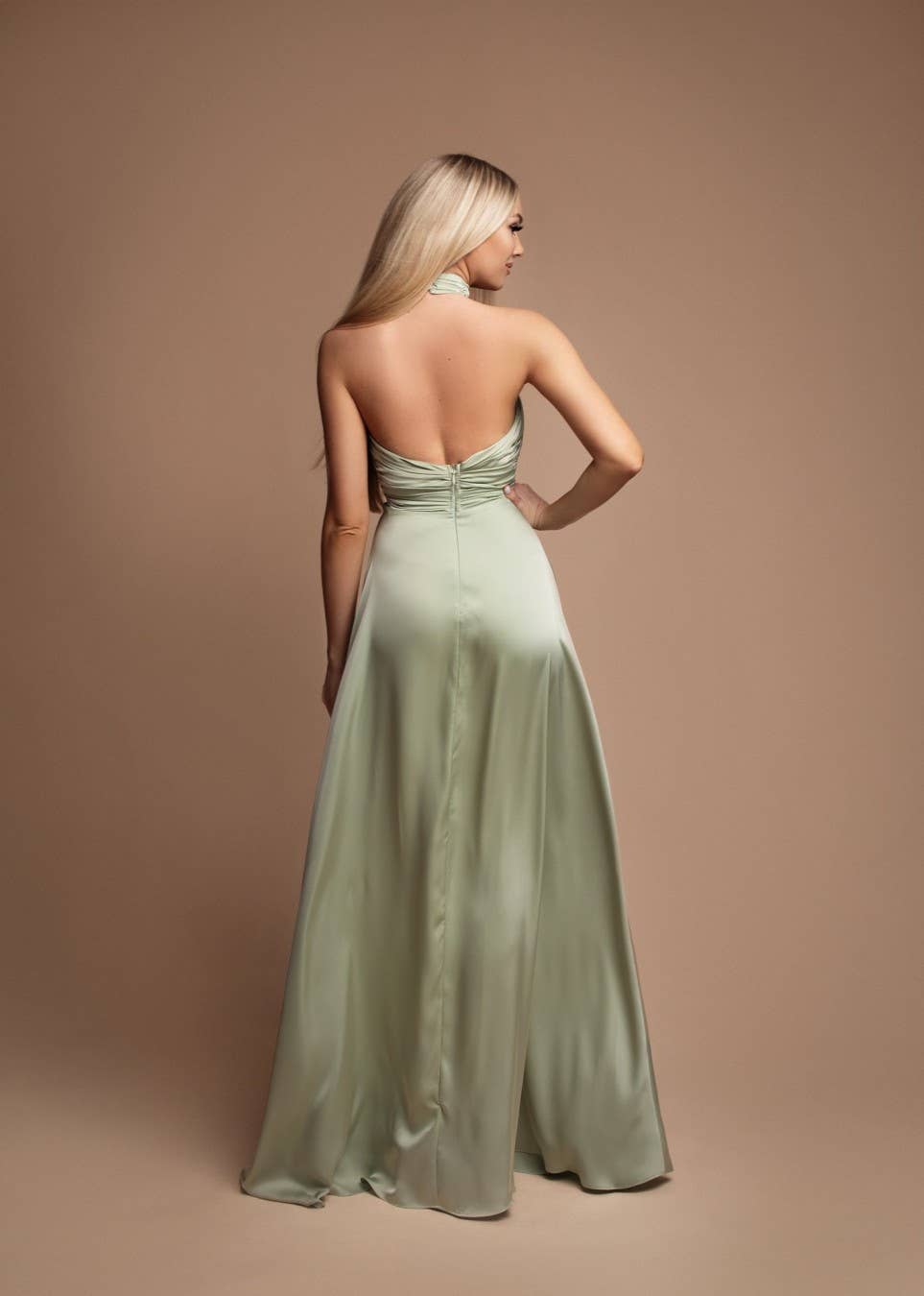Kleid mit langem Schlitz