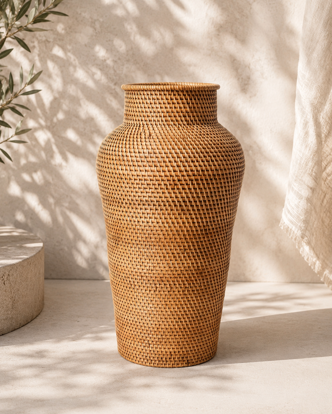 Große Rattan-Vase Bodenvase Ø 30 cm | Handgemachte Naturvase Kidung