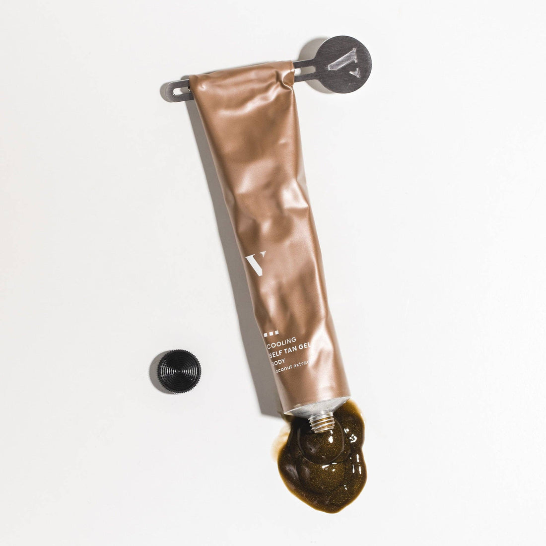 Kylande och skimrande brun-utan-sol-gel för kroppen – Mörk solbränna | 100 ml