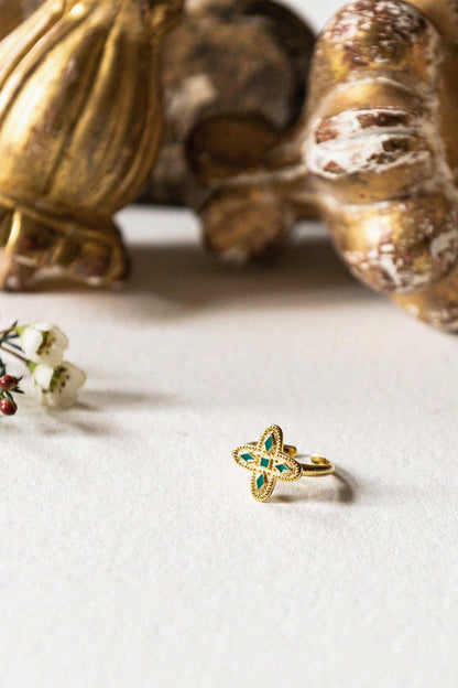 Adriana ring i guldplätering med smaragdgrön emalj | Bacci Paris