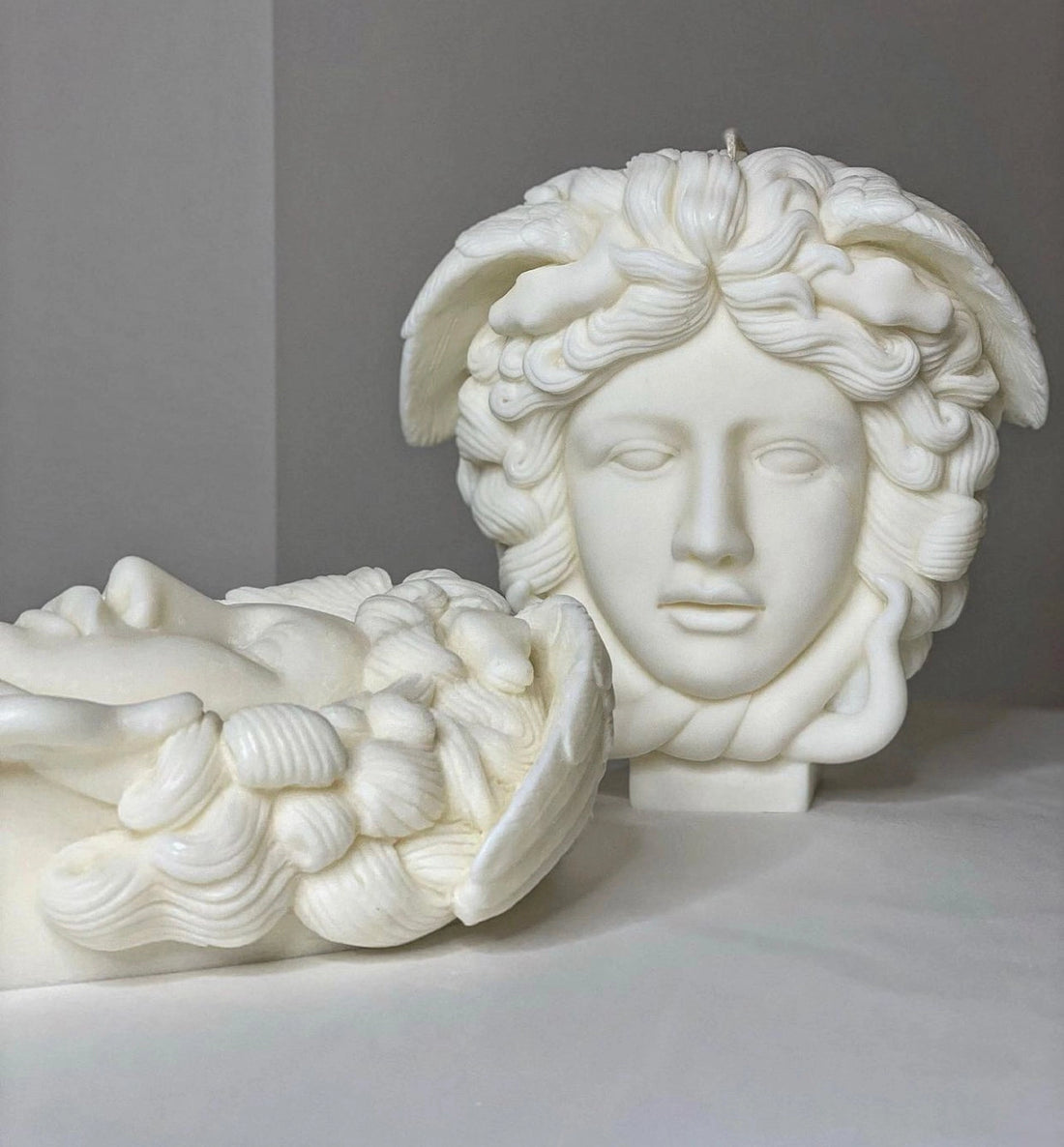Medusa Sculpture - Organic Scented Candles of Soy & Rapeseed Wax from France
