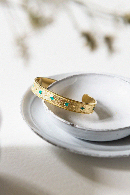 Guldarmband Adriana med smaragdgrön emalj | Bacci Paris