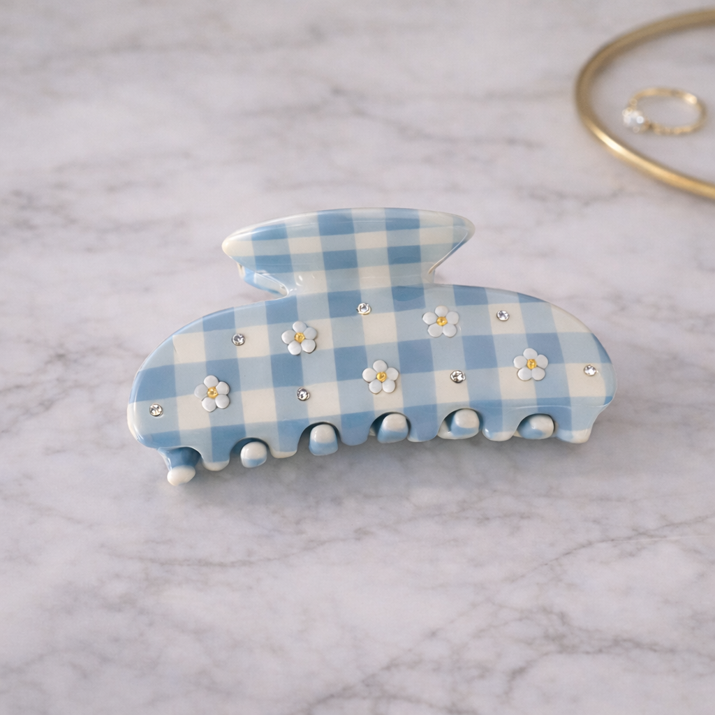 Élise Hair Claw | Ljusblå rutig hårklämma med blomdetaljer