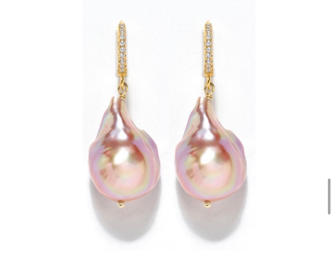 Bea Örhängen | Äkta Rosa Barockpärlor | Guldpläterad | Par