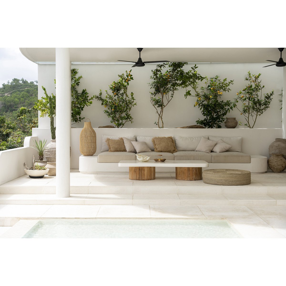 The Huge Pouffe – handvävd sittpuff i naturligt sjögräs