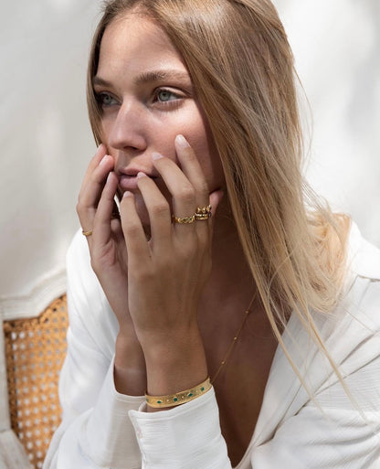 Guldarmband Adriana med smaragdgrön emalj | Bacci Paris