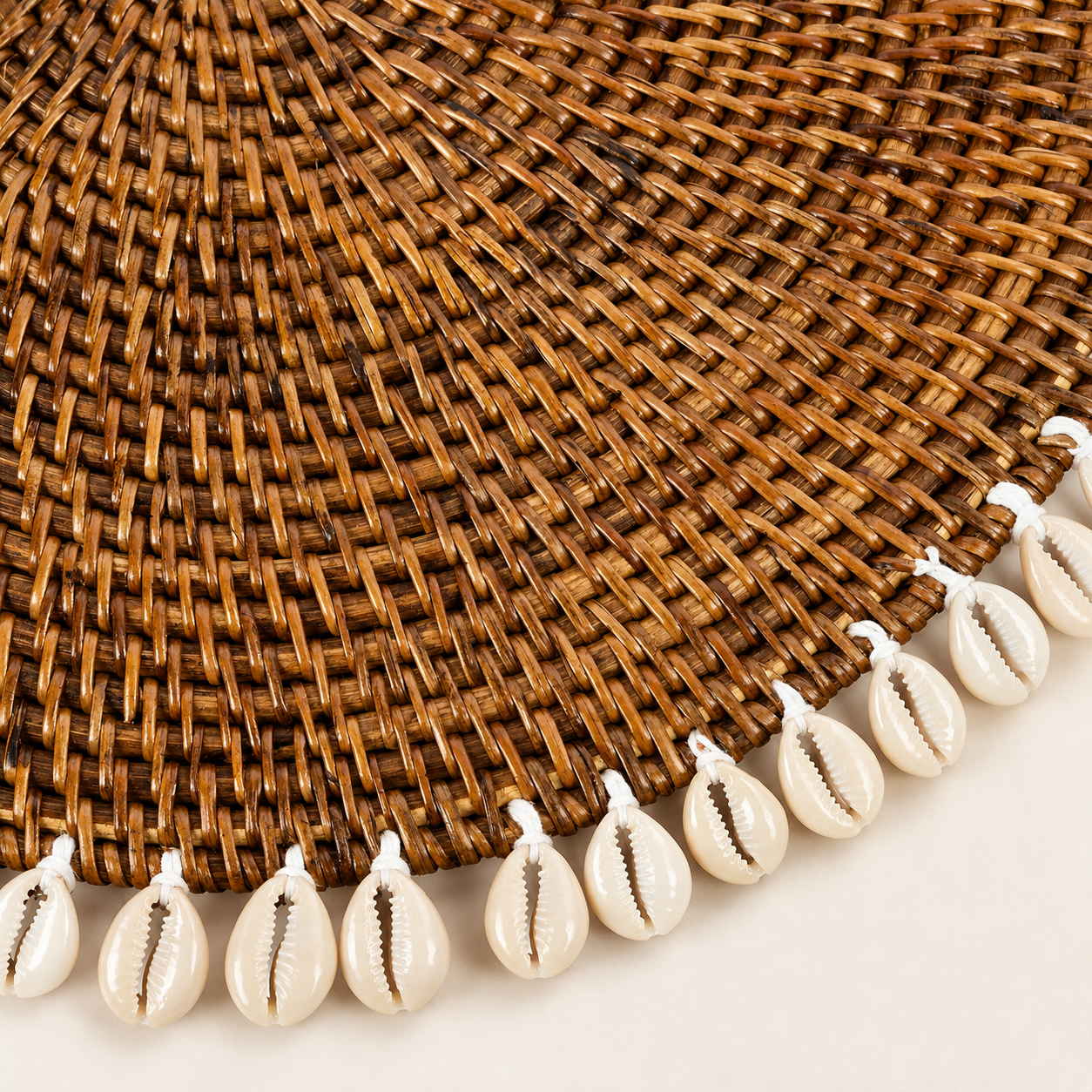 Das Koloniale Muschel-Tischset – Naturbraun
