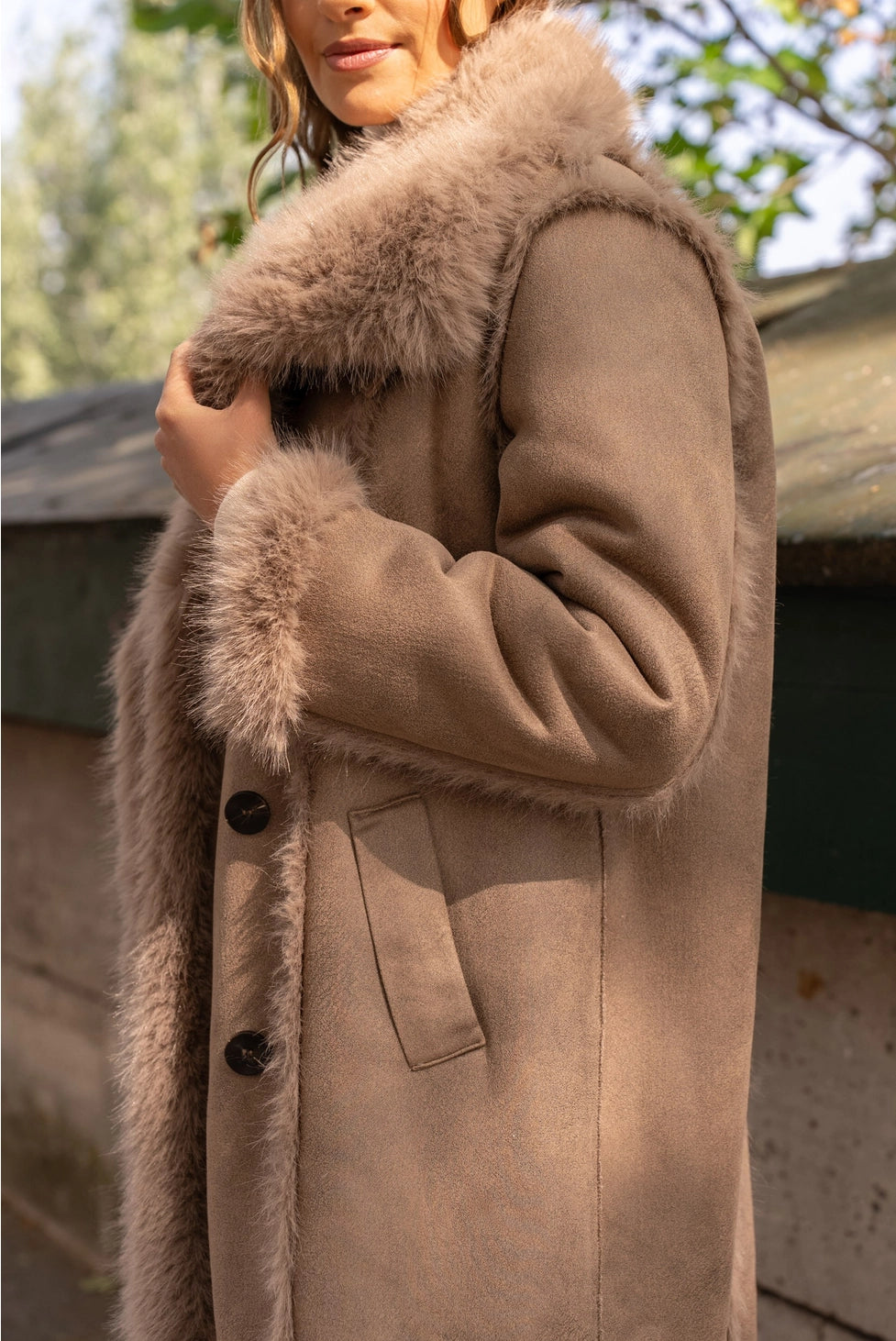Manteau en faux daim avec fourrure synthétique