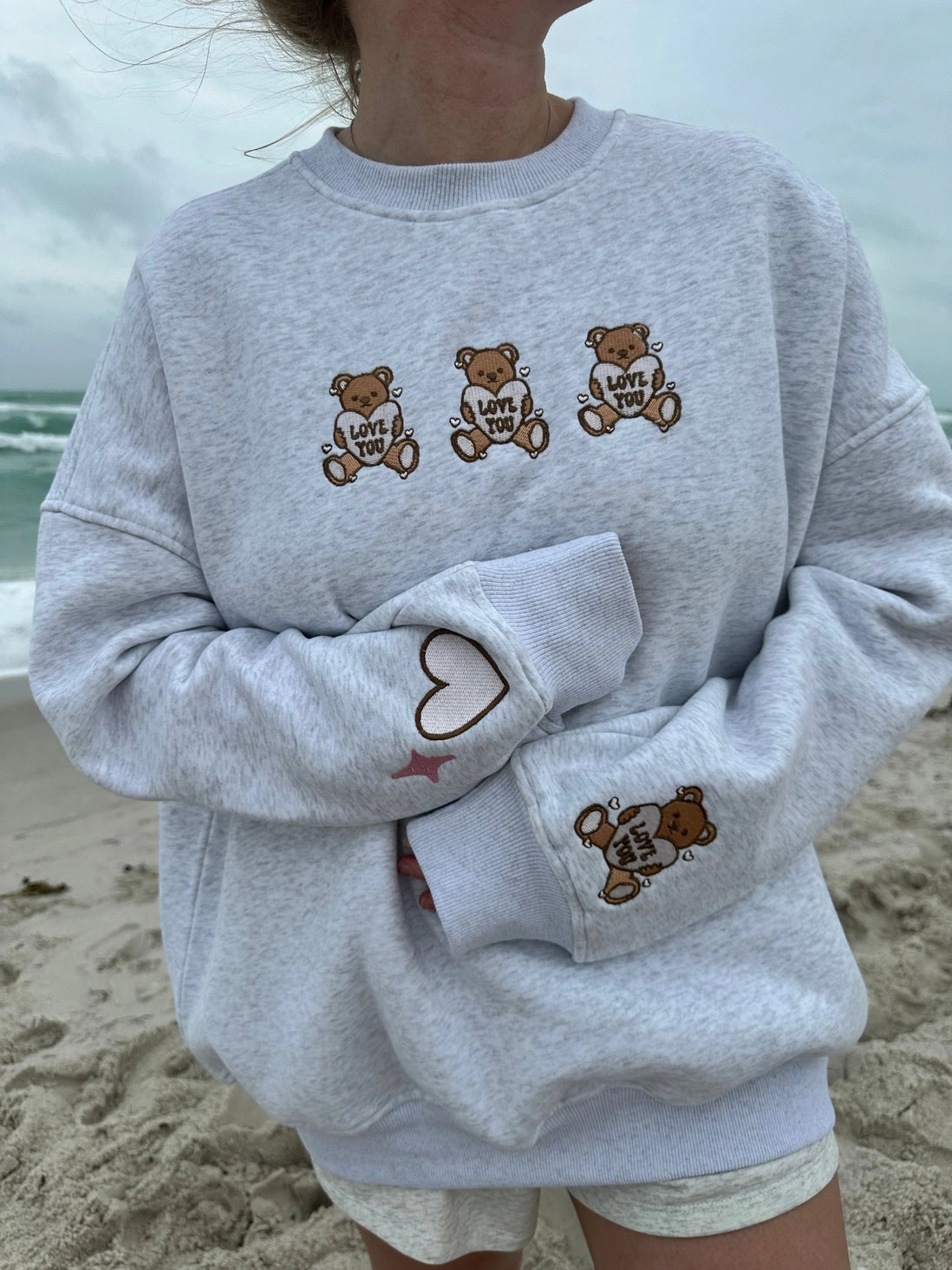 Teddy Bear Embroider Sweatshirt Pearl Grey, Sunkissed Coconut