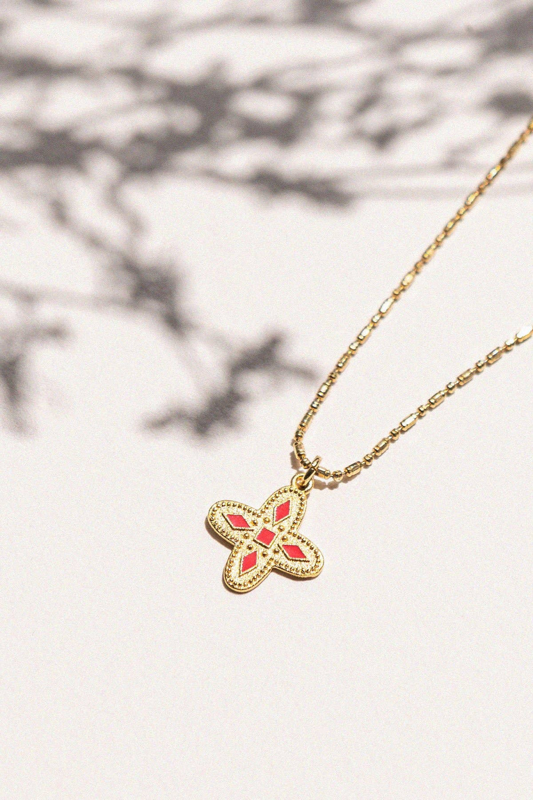 Guldhalsband Adriana röd emalj | Bacci Paris