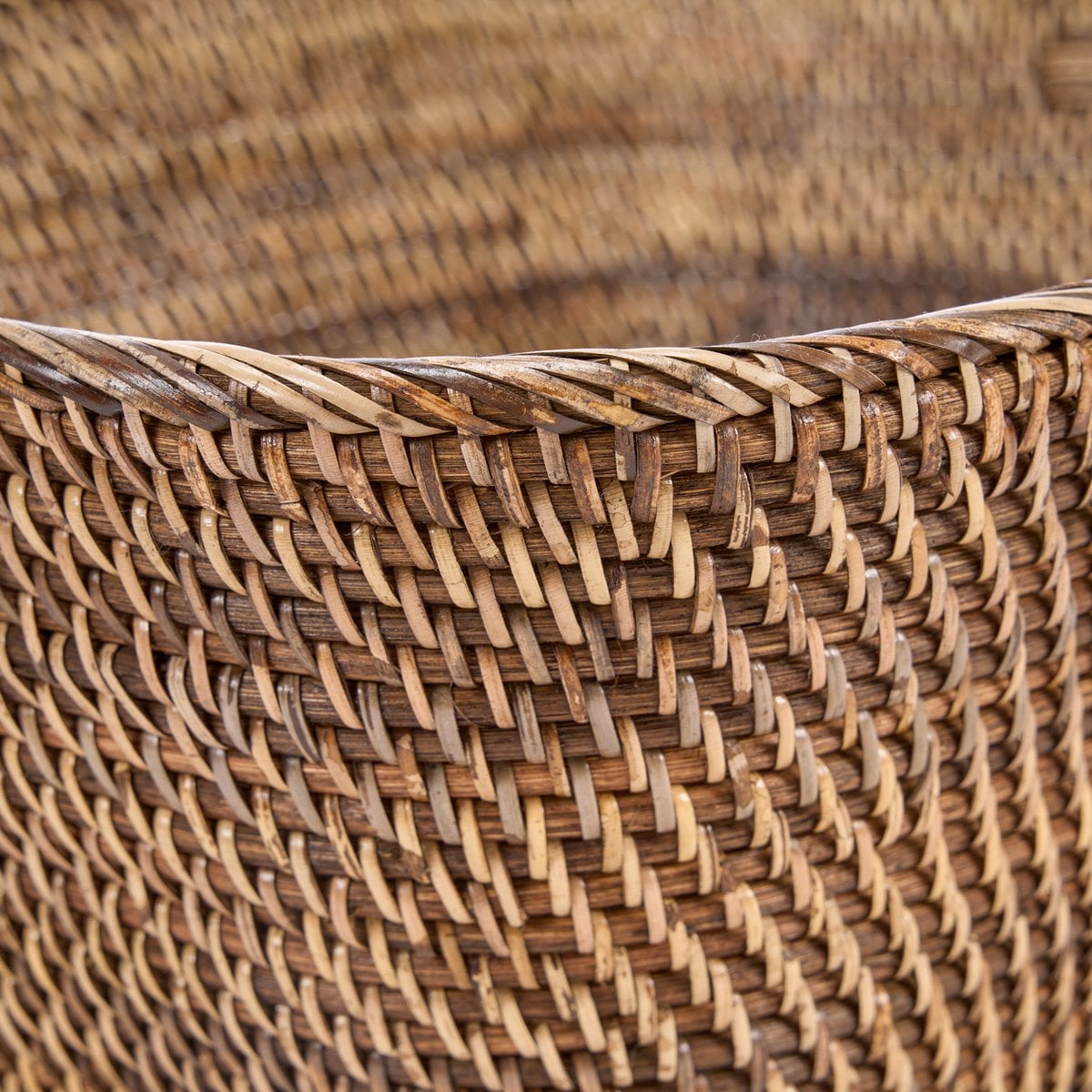 Hannah | Handflätad tvättkorg i Rotting (XL)