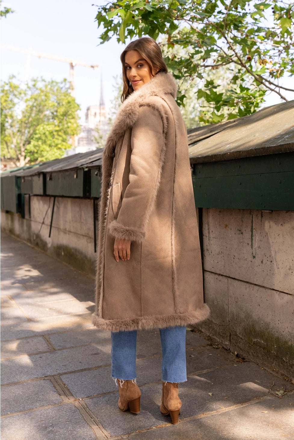 Manteau en faux daim avec fourrure synthétique