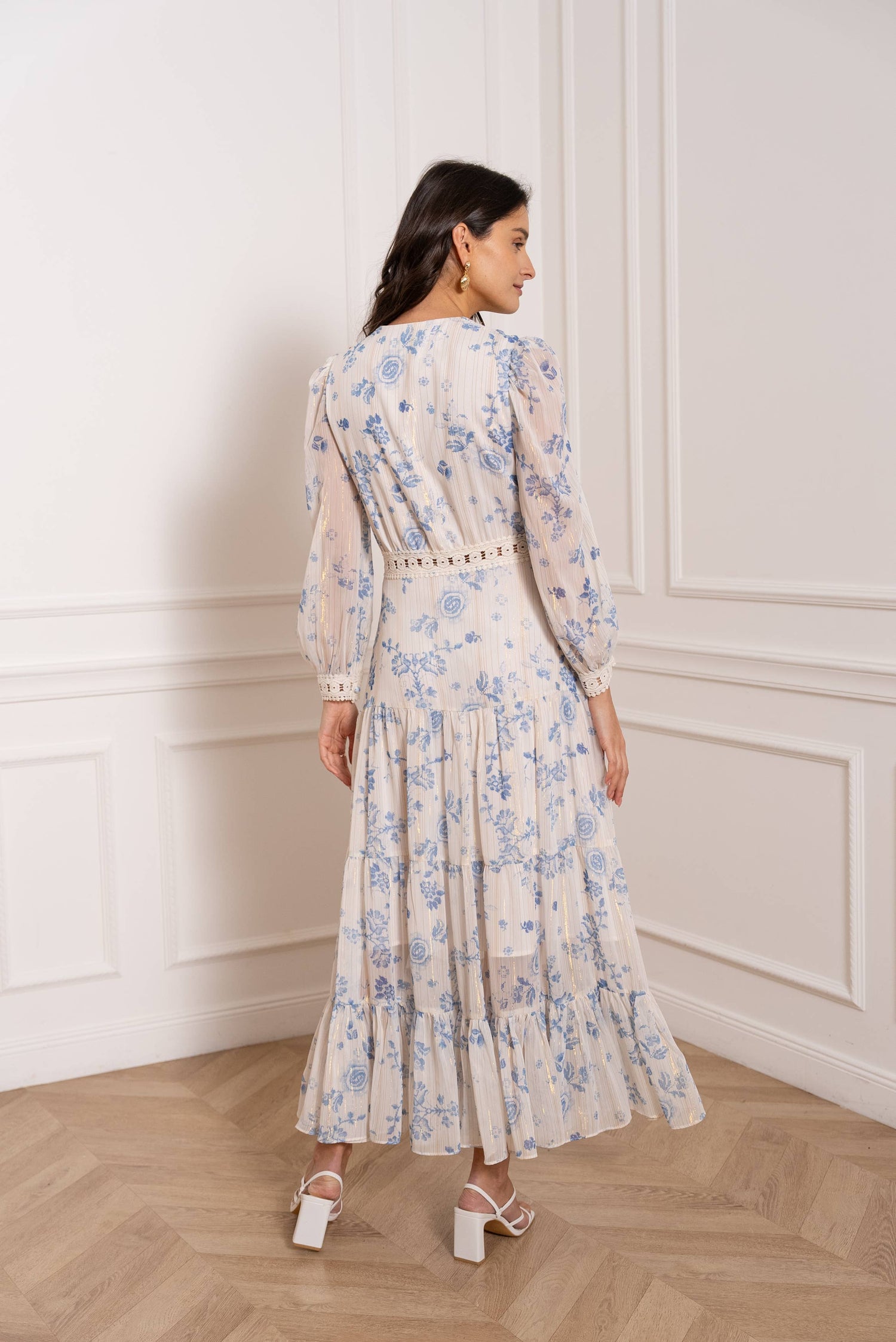 Avril Maxikleid mit Spitzendetails – Blumenmuster