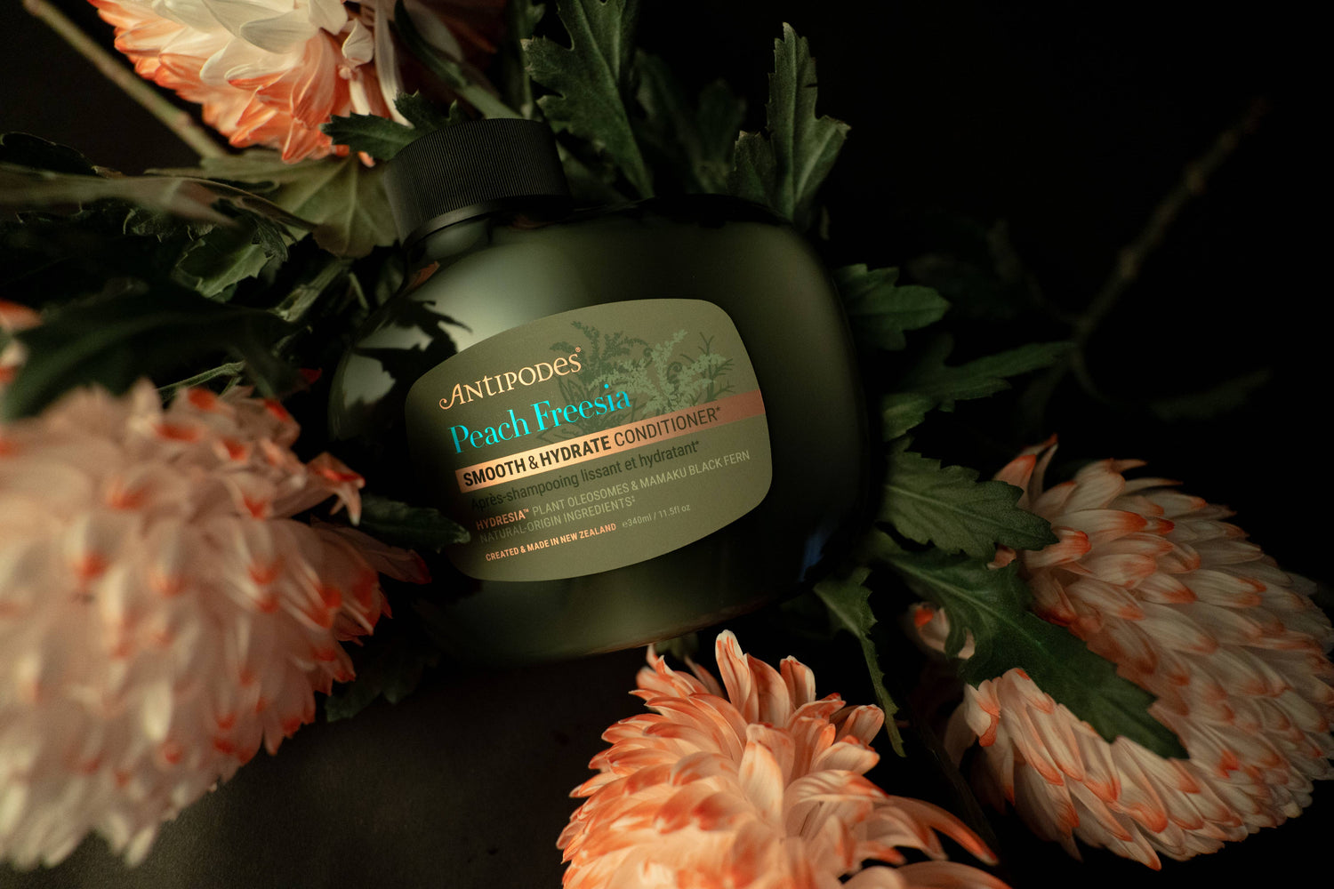 Antipodes Balsam Persika &amp; Freesia – Slätande &amp; Återfuktande (340 ml)