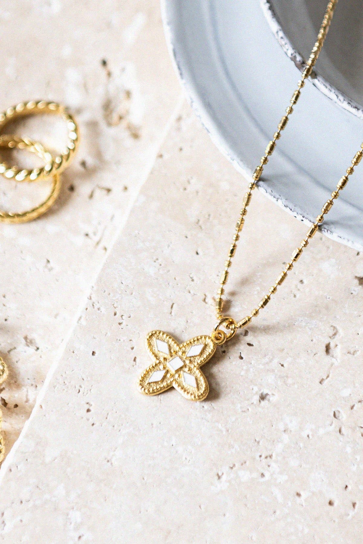 Guldhalsband Adriana ecru emalj | Bacci Paris