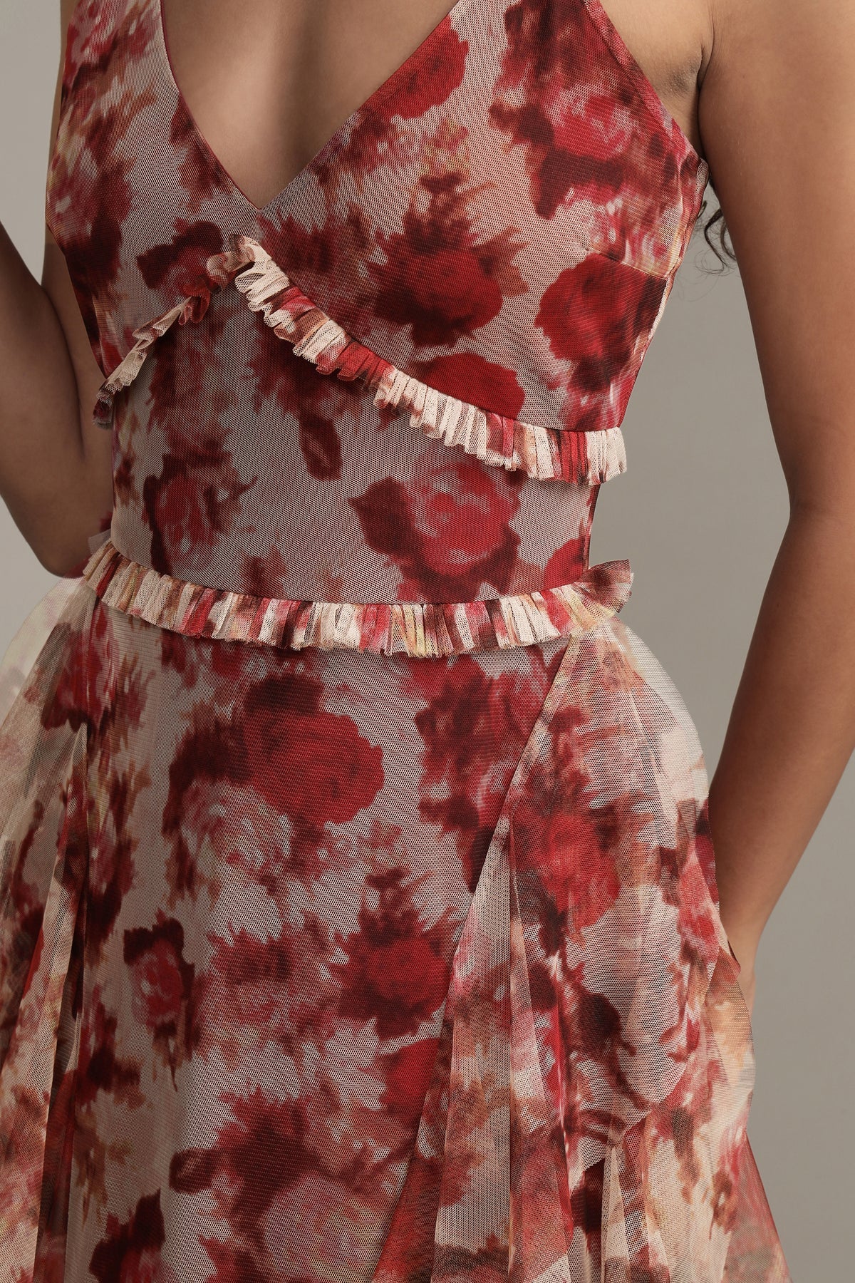 Lace &amp; Beads – Malin Maxikleid mit Rosenmuster