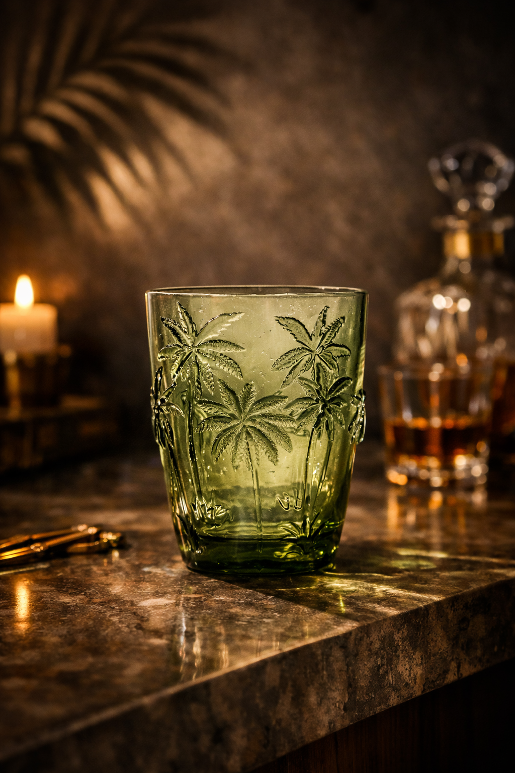 Palm Breeze | Vattenglas i återvunnet grönt glas